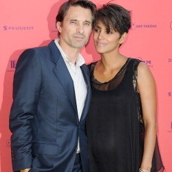 Belum Move On dari Halle Berry, Olivier Martinez Masih Pakai Cincin Nikah