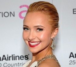 Hayden Panettiere Selalu Pakai Bulu Mata Palsu Saat Keluar Rumah