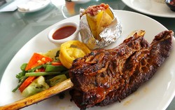 Soeryo Cafe & Steak: Memuaskan Selera dengan BBQ Ribs 500 Gram yang Empuk Mantap