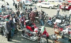 Punya Sepeda Motor Antik? Begini Cara Merawatnya