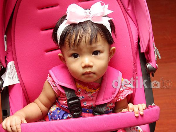 Anak Ayu Dewi Imut Berpita Pink