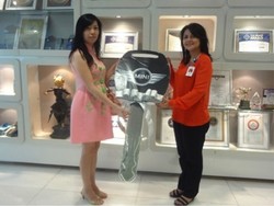Belanja di Singapura dengan BCA Card, Ruth Purnomo Dihadiahi Mini Cooper S