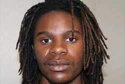 Tega! Ayah Berumur 18 Tahun Ini Gigit Hidung Bayinya yang Baru 1 Bulan