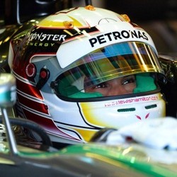 Hamilton Tercepat, Mercedes Catat Waktu Terbaik 1-2