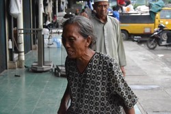 Ibu Pemungut Beras yang Ingat Jokowi Saat Bicara Soal Kenyang