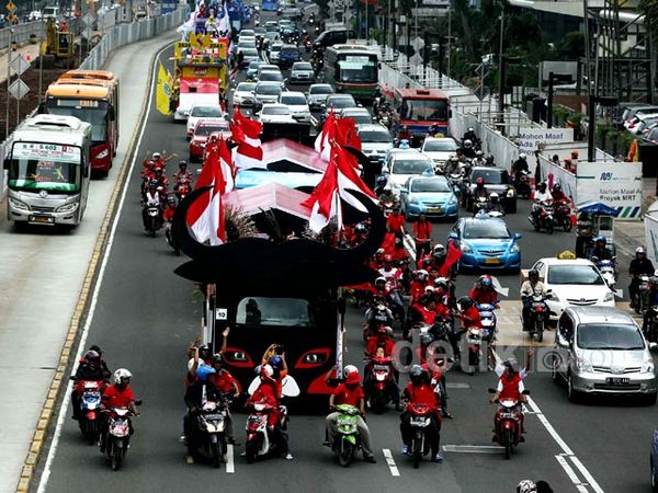 Pawai Mobil Hias Parpol Peserta Pemilu