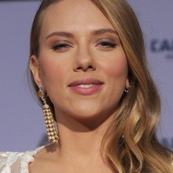 Tak Mau Repot, Scarlett Johanson Tak Ingin Gelar Pernikahan