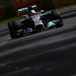 Hamilton Rebut Posisi Start Terdepan