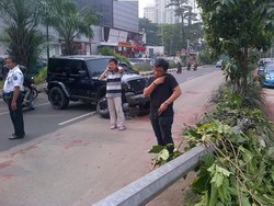 Tabrak Tiang Listrik, Sopir Jeep Wrangler Mengaku Ngantuk