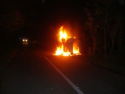 Bocah Tewas Tertabrak, Mobil Dibakar Warga di Manado
