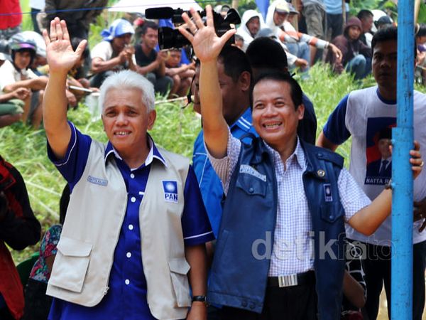 Hatta Rajasa Lepas Ikan di Banjarnegara