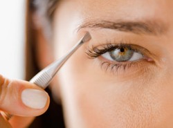 7 Kesalahan Paling Umum Wanita Saat Merapikan Alis