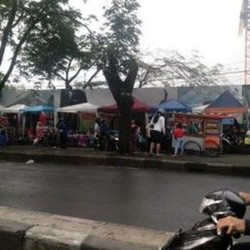 PKL Gasibu Masih Berjualan di Trotoar