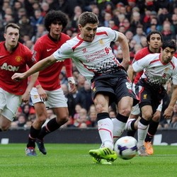 Gerrard Dua Gol, Liverpool Gasak MU di Old Trafford
