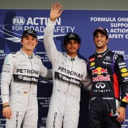 Puas Dengan Kinerja Mercedes, Hamilton Juga Puji Ricciardo