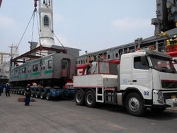 30 Unit KRL Baru Tiba di Pelabuhan Tanjung Priok
