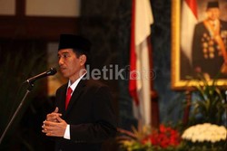 Jokowi Enggan Bicarakan Pencapresannya di Dalam Pagar Balai Kota