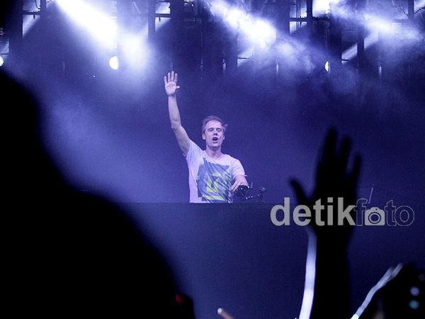 Party Bareng Armin Van Buuren di ASOT 2014