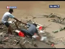 Jasad Bayi Tersangkut Sampah