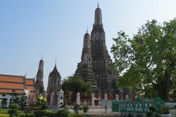 Wat Arun Jangan Cuma Dilihat, Panjat Stupanya!