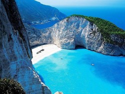 Inikah Pantai Terjernih dengan Pemandangan Terindah Sedunia?