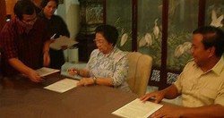 Beredar Foto-foto Megawati dan Prabowo Teken Perjanjian Batu Tulis