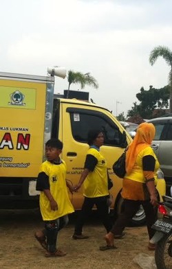 Ibu Ini Ajak Anak Ikut Kampanye Agar Pilih Golkar Saat Dewasa