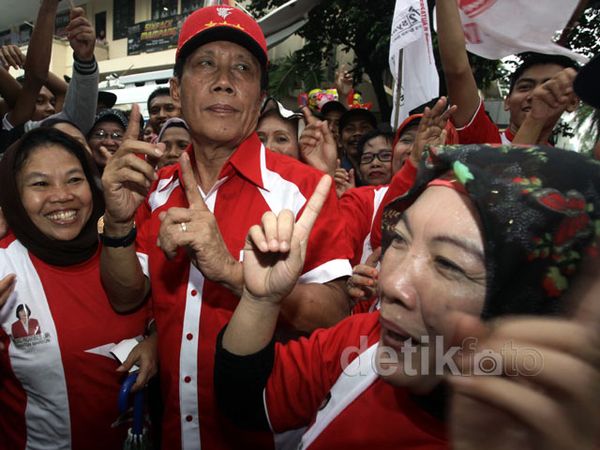Bang Yos Joget Dangdut Bersama Massa PKPI