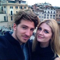 Ups! Mischa Barton Kepergok Ciuman dengan Aktor Alan Cappelli Goetz