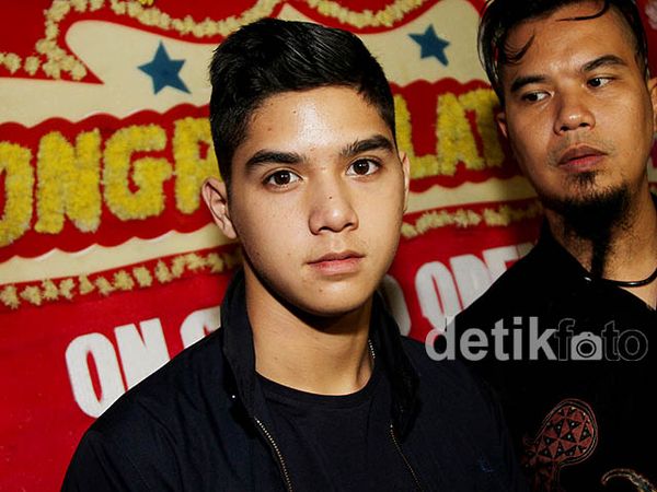 Al Makin Cool Tampil Serba Hitam