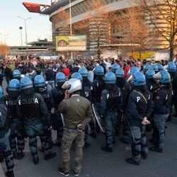 Milan Didemo Fansnya Sendiri, Seedorf cs Temui Ultras