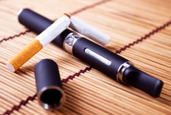 Pria Ini Didiagnosa Pneumonia, Diduga Akibat Rokok Elektrik