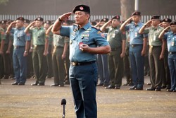 Prajurit Mabes TNI Kini Pakai Baret Hitam