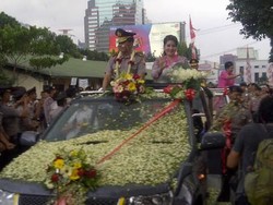 Irjen Putut Tinggalkan Kantor Polda Metro dengan Iringan Reog Ponorogo