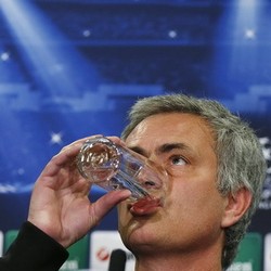 Mourinho Prediksikan Duel Ketat sampai Akhir