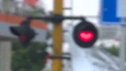 Penjaga Perlintasan Kereta, Penjaga Keselamatan Banyak Orang