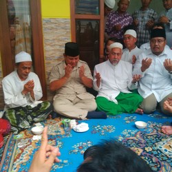 Prabowo Kunjungi Ponpes di Pasuruan: Kalau Mau Perang, Minta Doa ke Kiai