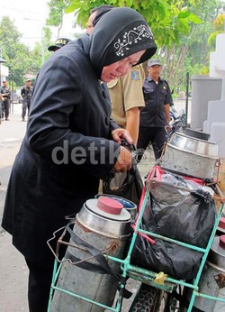 Ditanya Soal Tawaran Cawapres, Risma: Aku Masih Senang di Surabaya