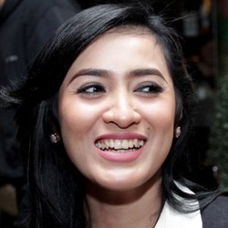 Bermain di Oo Nina Bobo, Mega Carefansa Diganggu