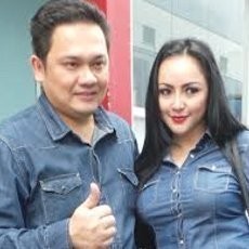 Farhat Cuek Umbar Kemesraan dengan Regina, Nia Daniati: Alhamdulillah Saja