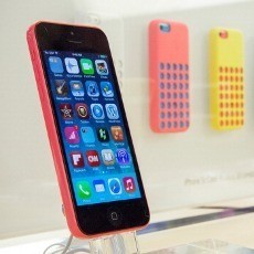 Kapan Bikin iPhone Tahan Air, Apple?