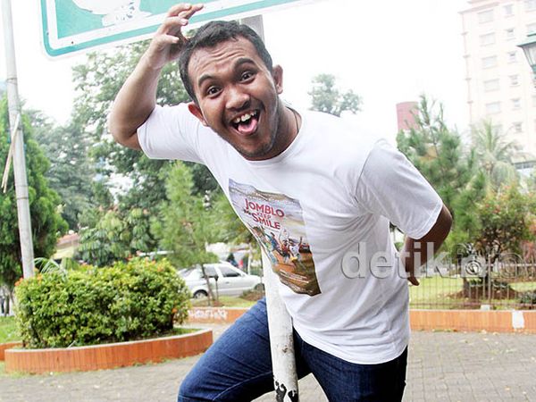 Caisar Siap Beri Kejutan di Film Jomblo Keep Smile