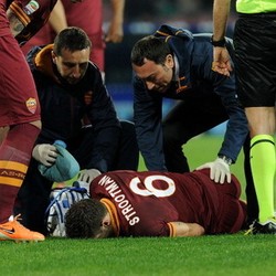 Operasi Lutut Sukses, Strootman Mulai Proses Rehabilitasi