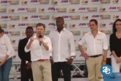 Celana Presiden Kolombia Basah Saat Sedang Pidato, Mengompolkah?