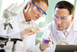 Separuh Warga AS Percaya Teori Konspirasi di Dunia Medis