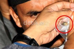 Warga Makassar Terkena Peluru Nyasar saat Bercengkerama Bersama Keluarga