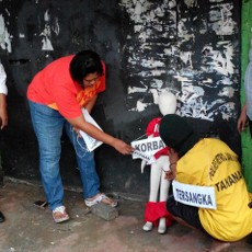 Buang Hajat Sembarangan, Kelamin dan Lidah Balita Iqbal Disayat Dadang