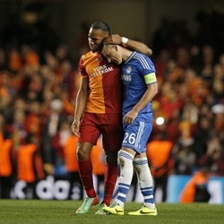 Cahill dan Terry Sukses Bikin Drogba Tak Terlihat
