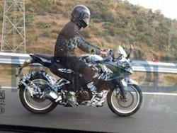 Pulsar SS200, Pesaing Yamaha R15 Beredar di Jalanan