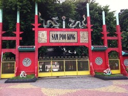 Merah Menyala Kuil Sam Po Kong, Semarang